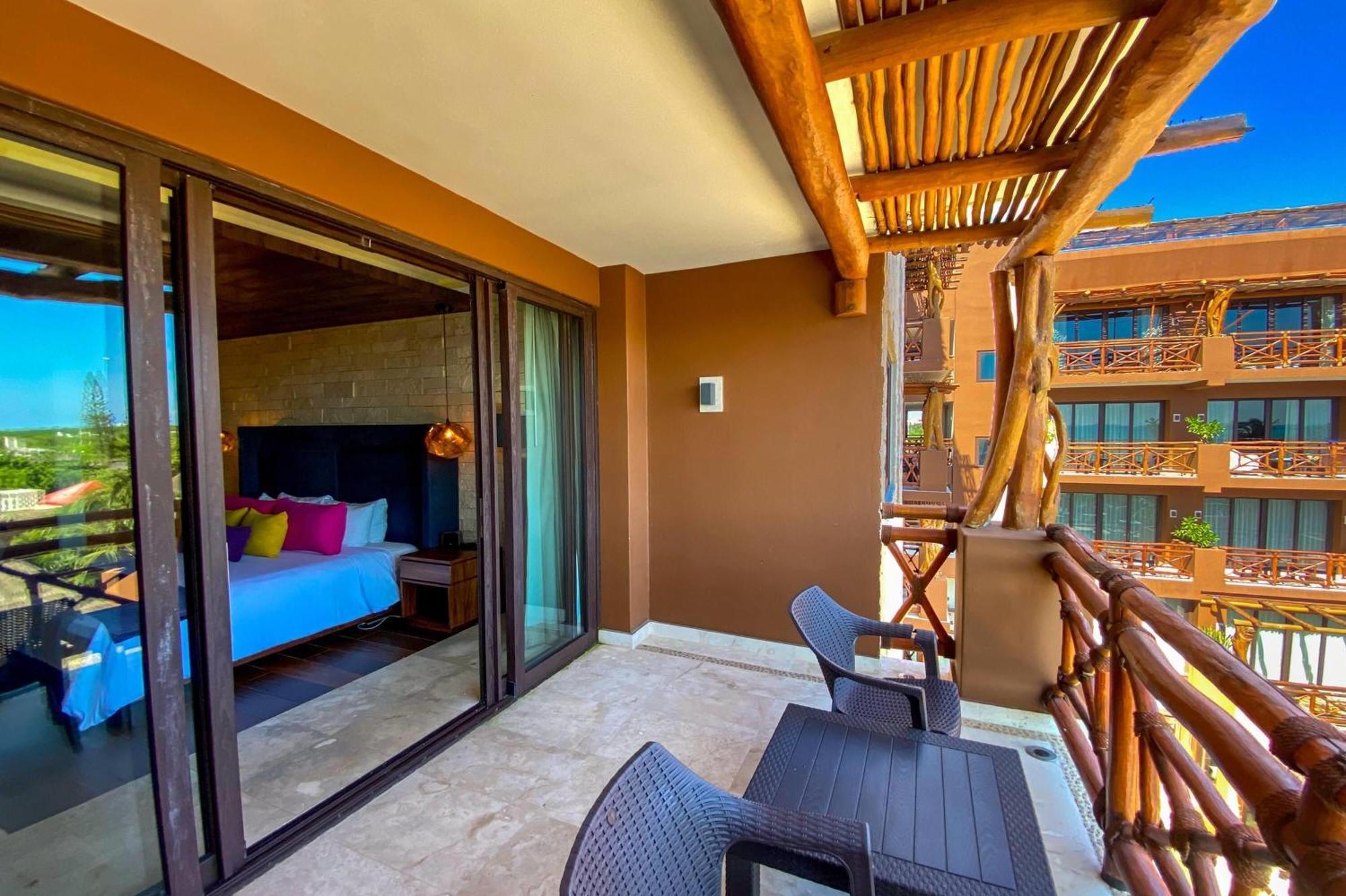 Junior King Suite Balcony Non-Smoking