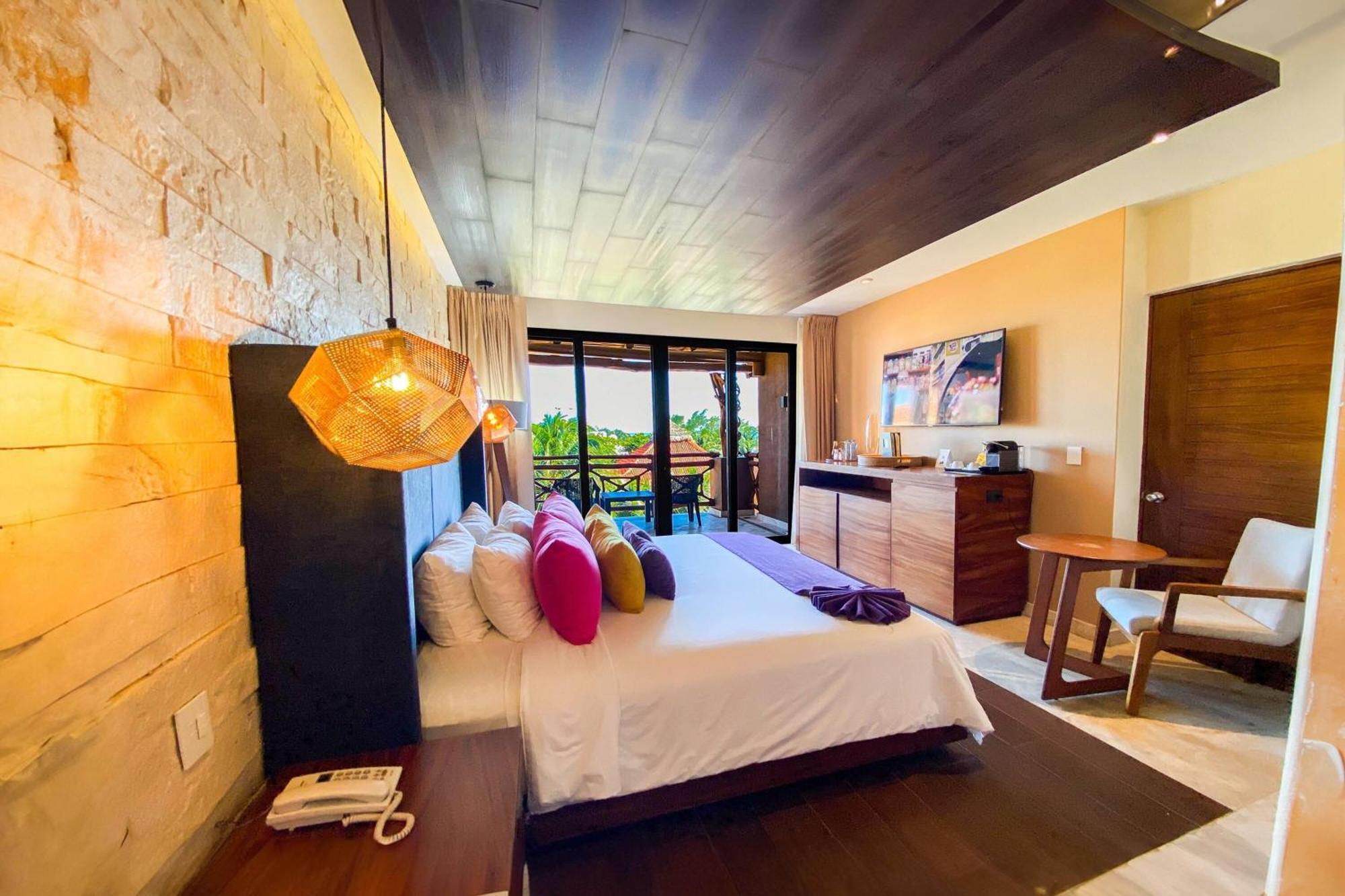 Junior King Suite Balcony Non-Smoking