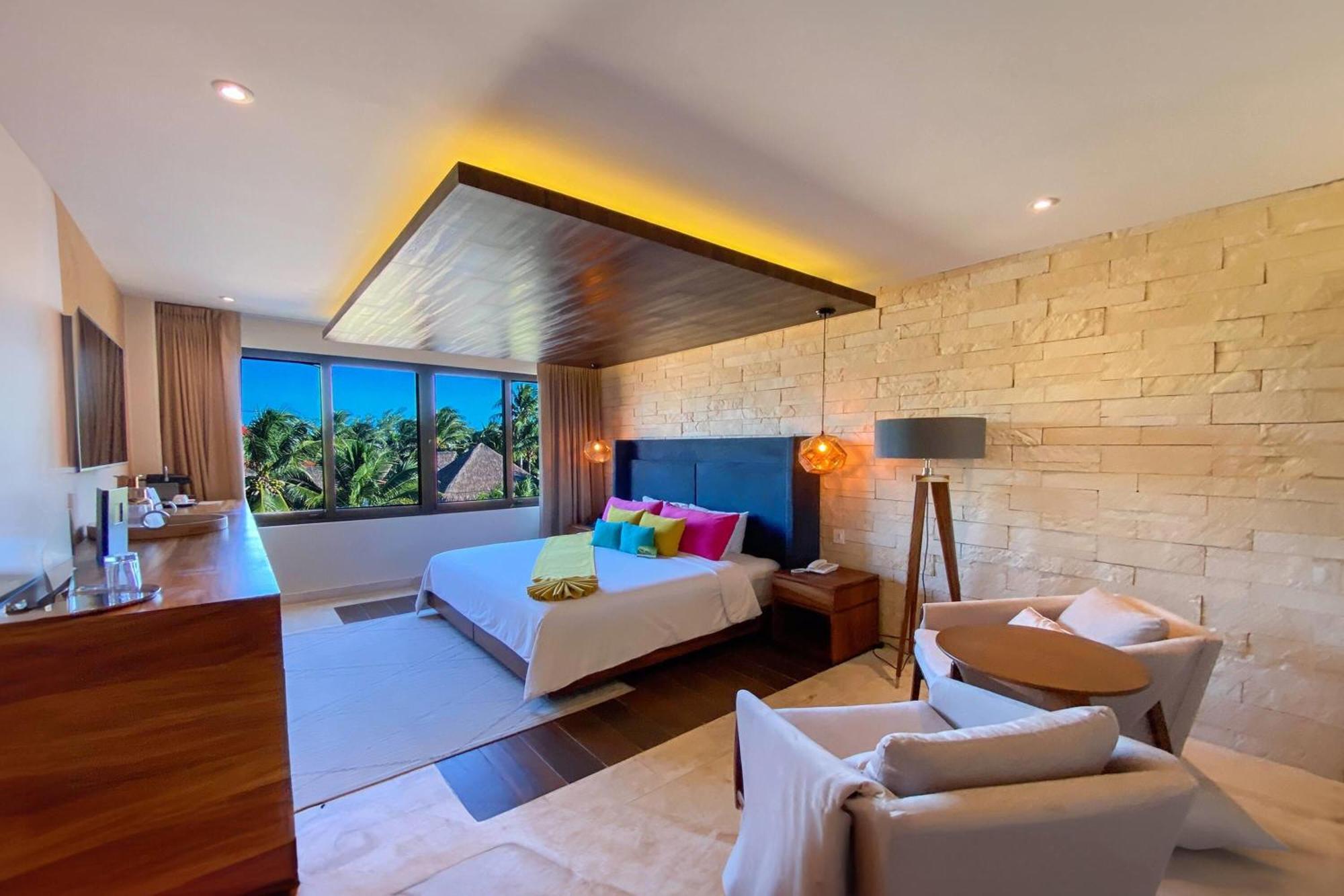 Deluxe King Suite Ocean View Non-Smoking