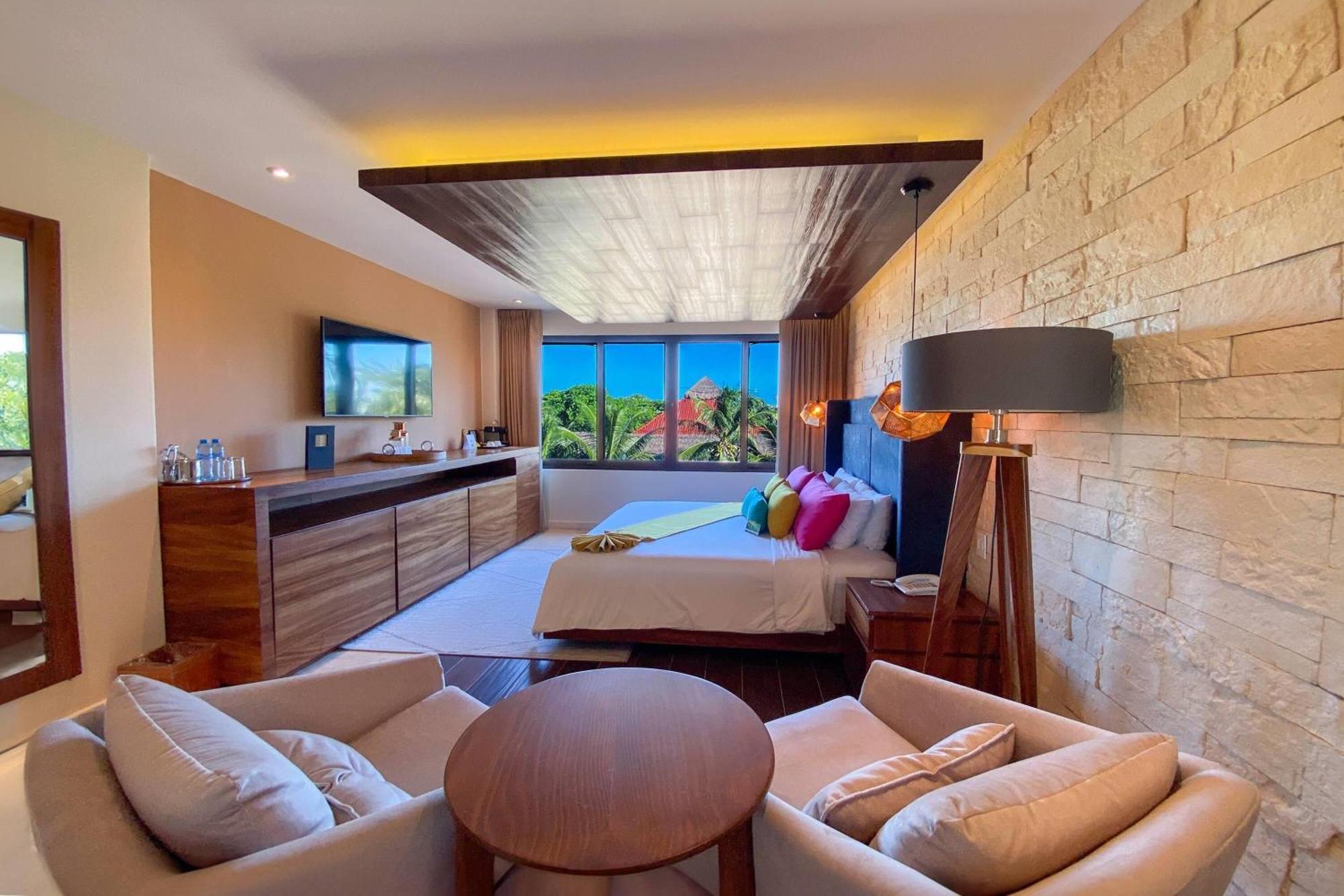 Deluxe King Suite Ocean View Non-Smoking