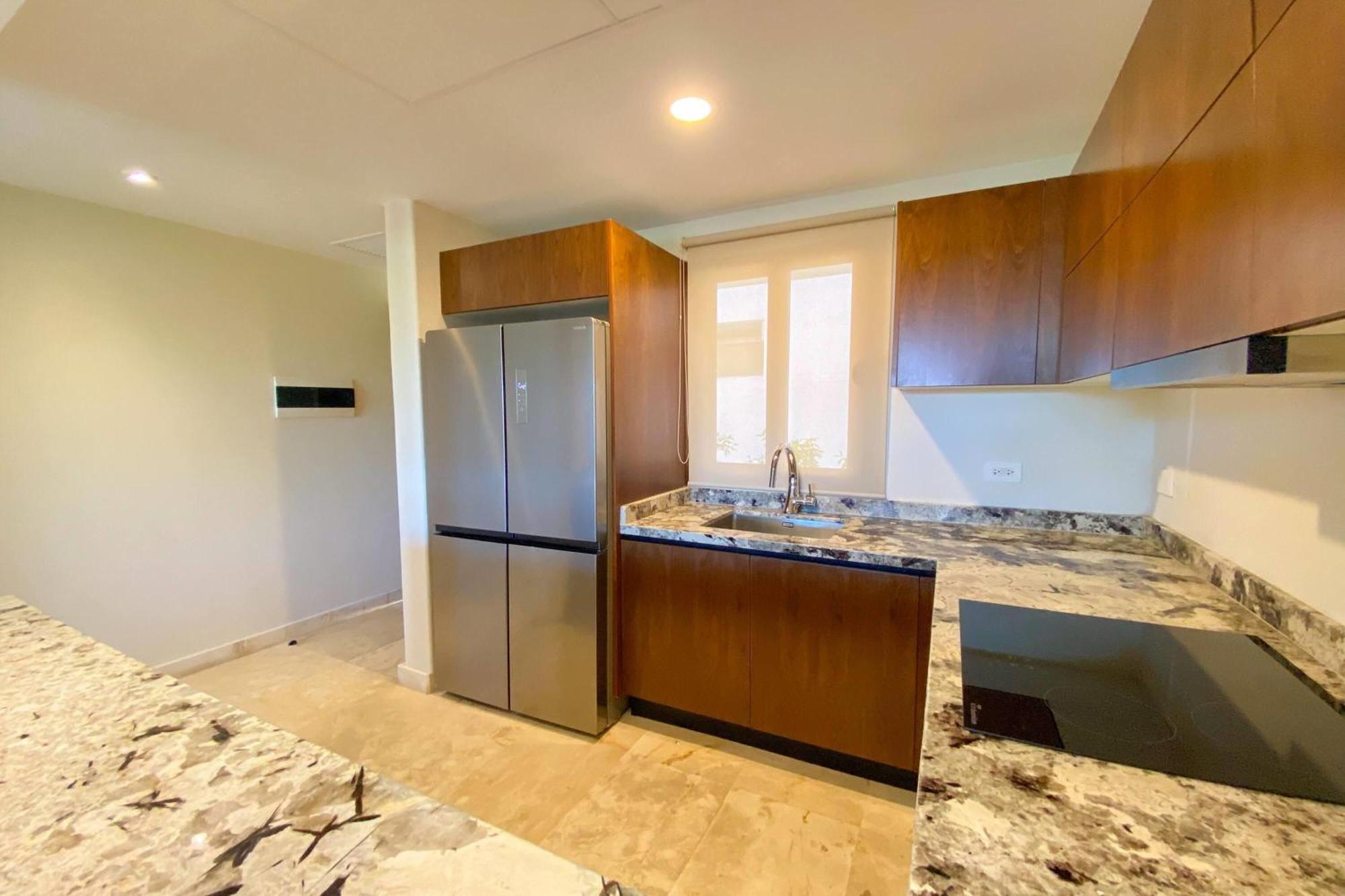 Deluxe King Suite Ocean View Non-Smoking